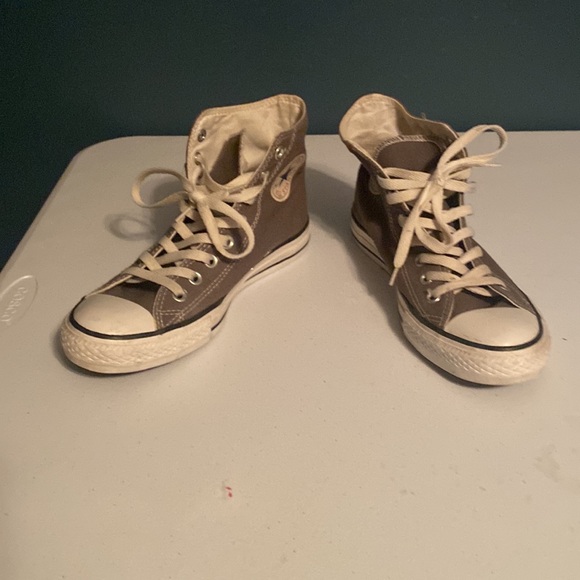 High-Top Converse - Picture 8 of 9